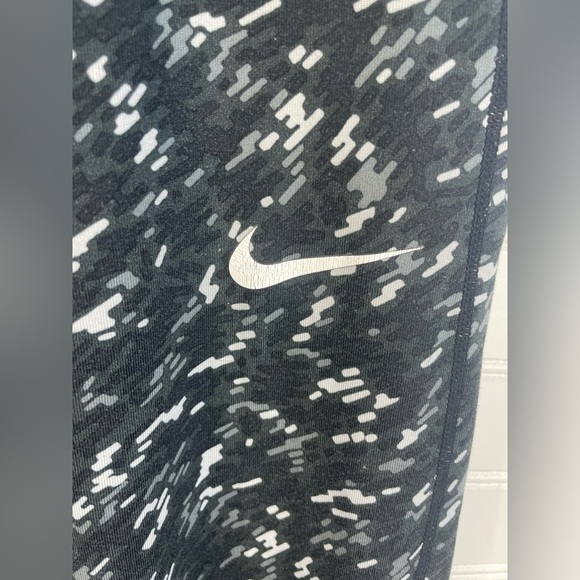 Nike Pro Black Patterned Stretchy Waistband Dri-Fit Leggings Size XL Kids GUC - Picture 4 of 13